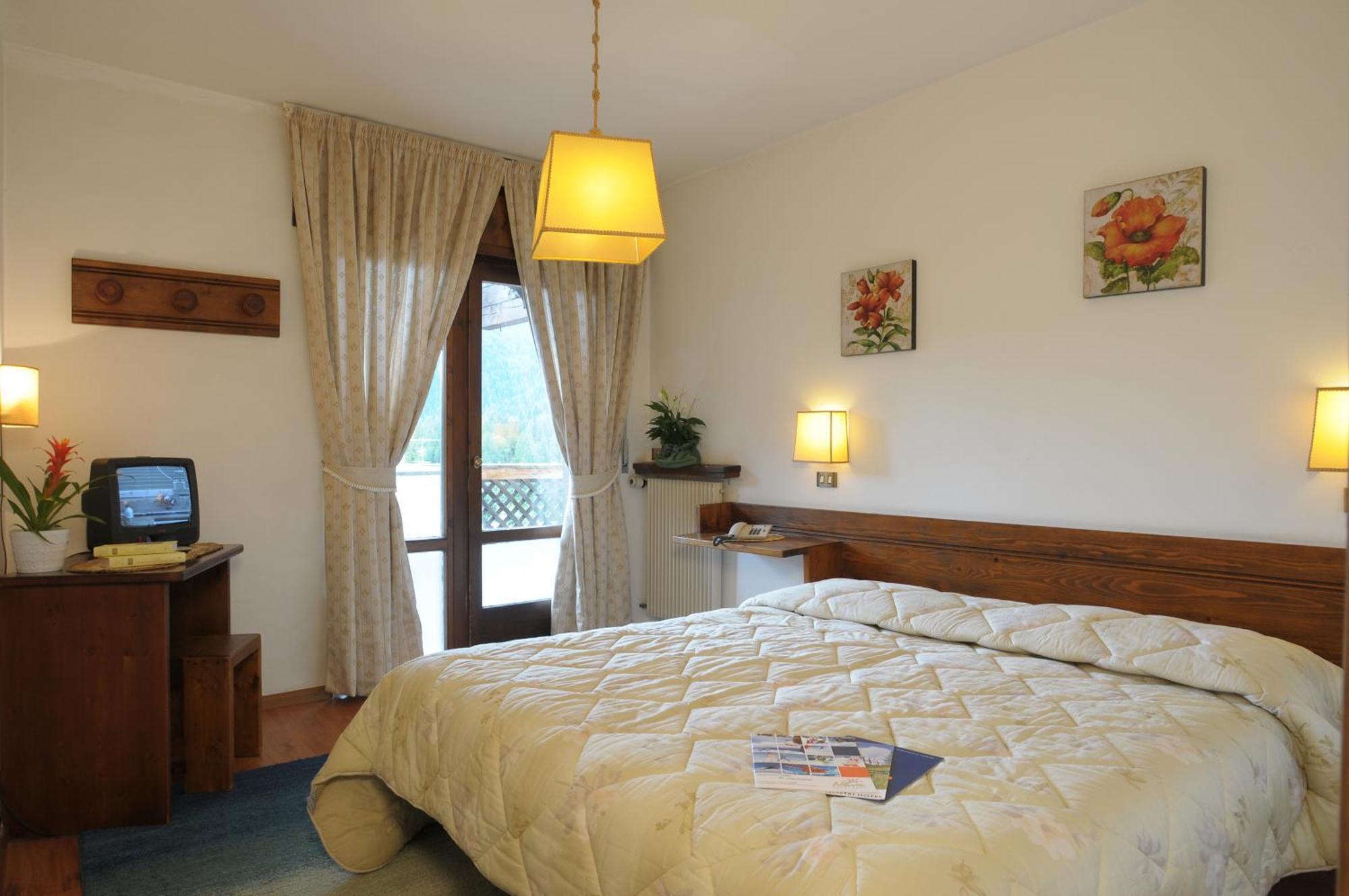 Hotel Corona Val di Zoldo Pokoj fotografie
